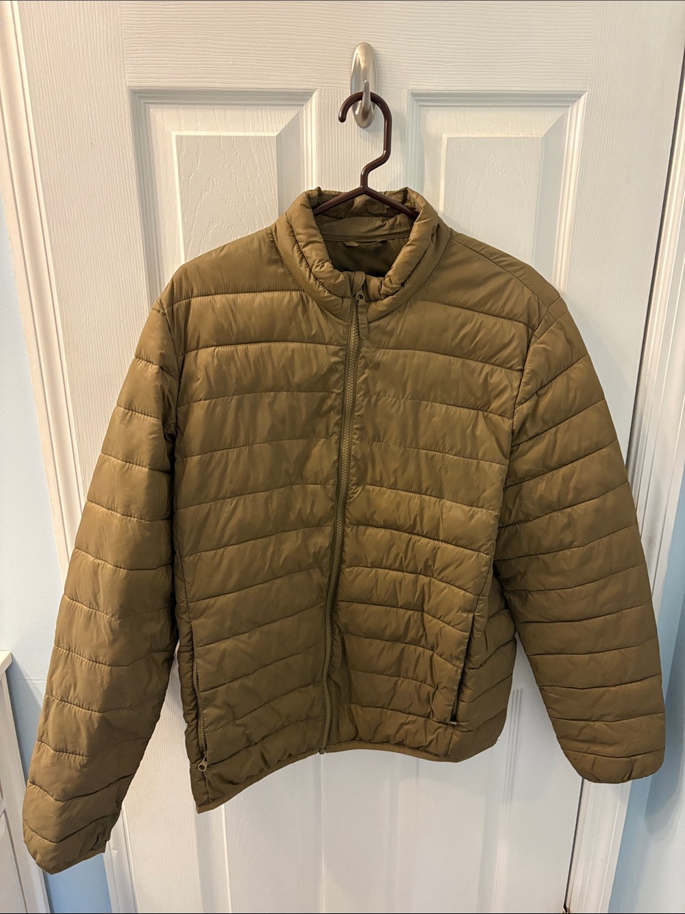 Old Navy Men's Quilted Puffer Jacket in Olive Green